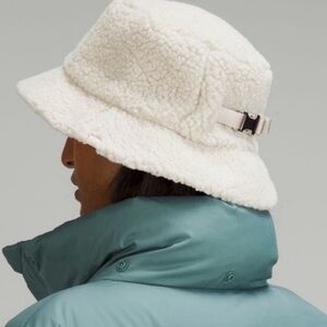 Lululemon beige Sherpa bucket hat